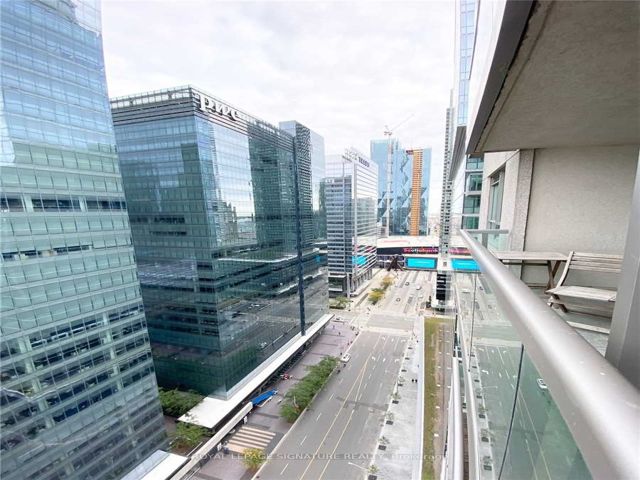 2103 - 30 Grand Trunk Cres