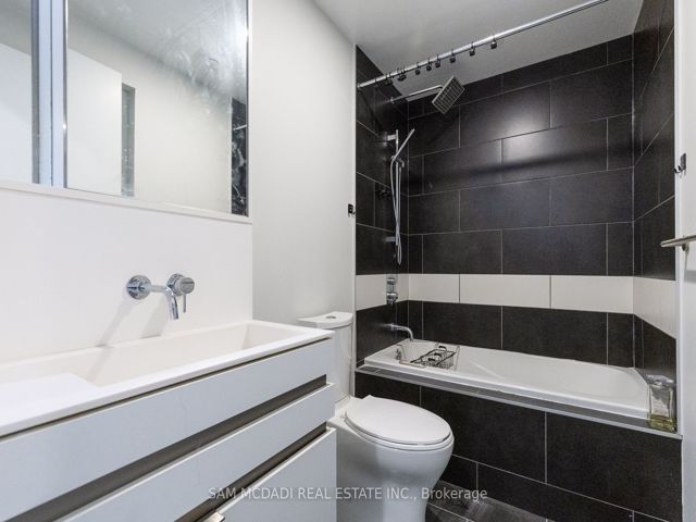 1410 - 197 Yonge St