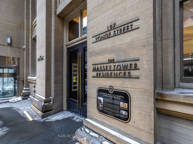 1410 - 197 Yonge St