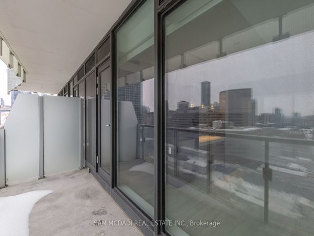 1410 - 197 Yonge St