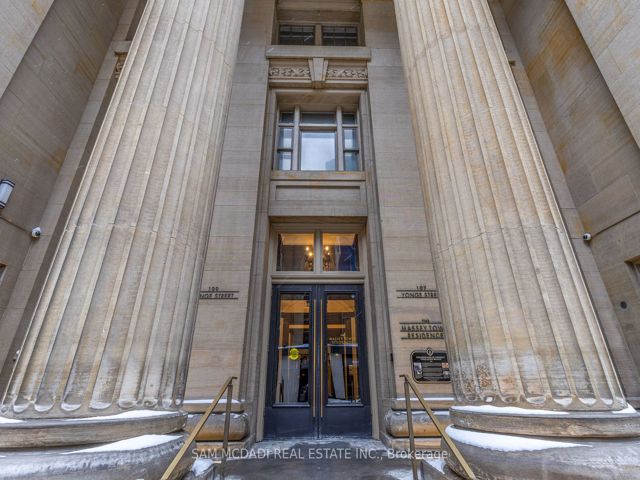 1410 - 197 Yonge St
