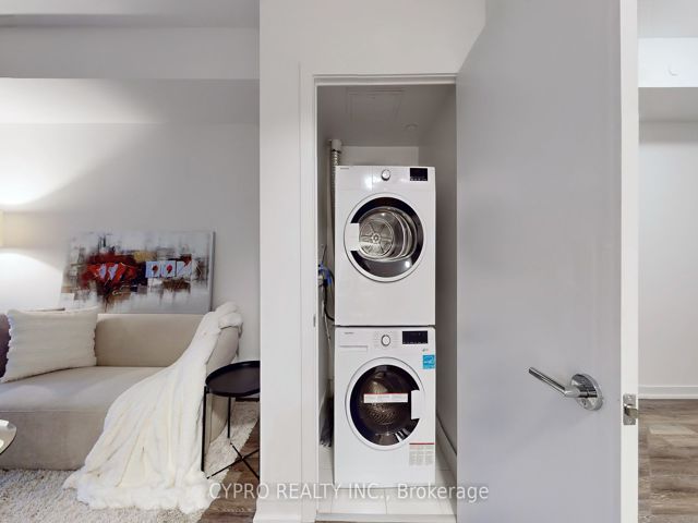 501 - 250 Lawrence Ave W