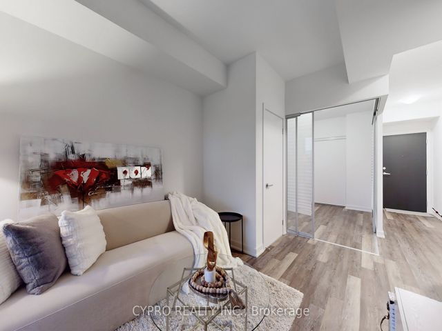 501 - 250 Lawrence Ave W
