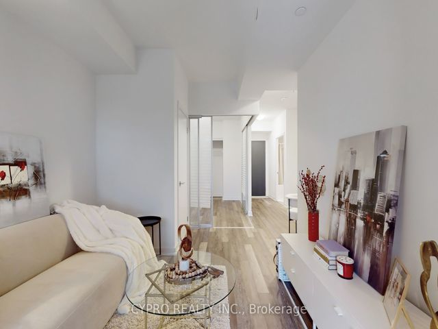 501 - 250 Lawrence Ave W