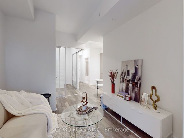501 - 250 Lawrence Ave W
