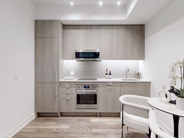 501 - 250 Lawrence Ave W