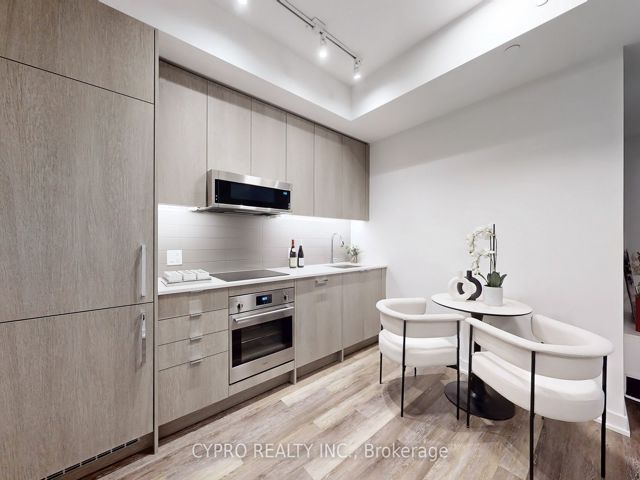 501 - 250 Lawrence Ave W