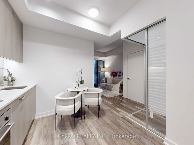 501 - 250 Lawrence Ave W
