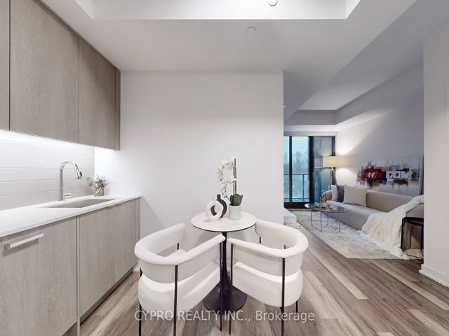 501 - 250 Lawrence Ave W