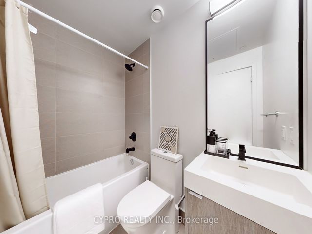 501 - 250 Lawrence Ave W