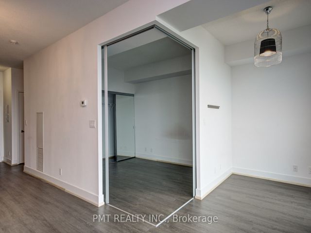 1004 - 26 Norton Ave
