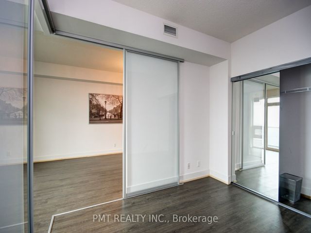 1004 - 26 Norton Ave