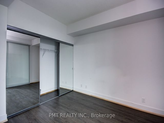 1004 - 26 Norton Ave