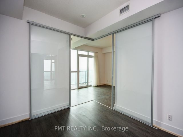 1004 - 26 Norton Ave