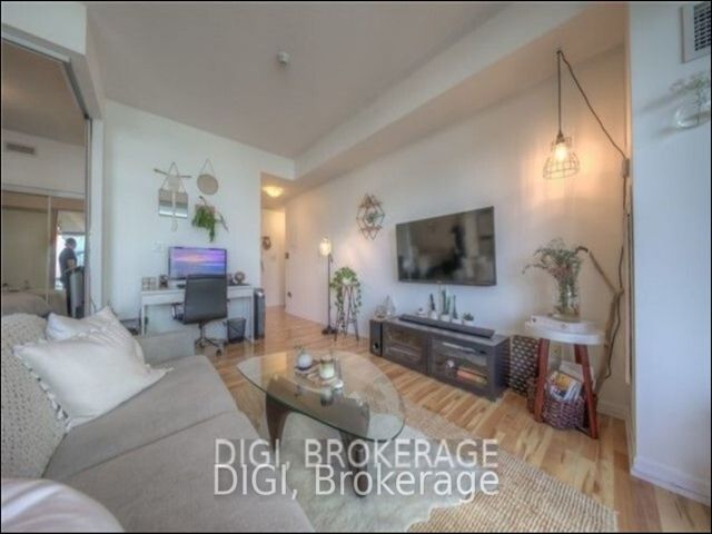 3811 - 55 Bremner Blvd
