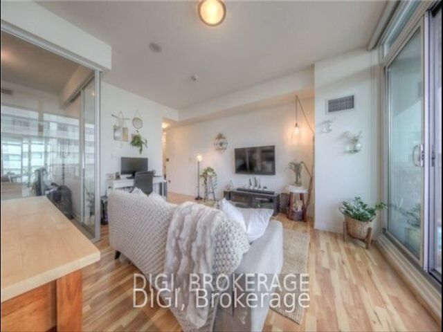 3811 - 55 Bremner Blvd