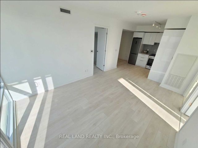 1612 - 501 Yonge St