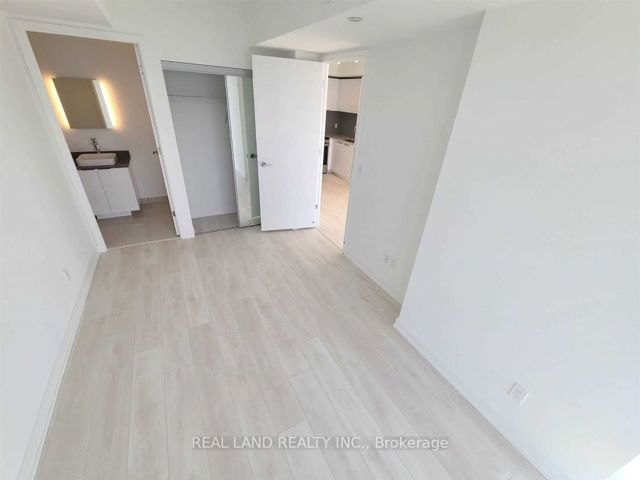 1612 - 501 Yonge St