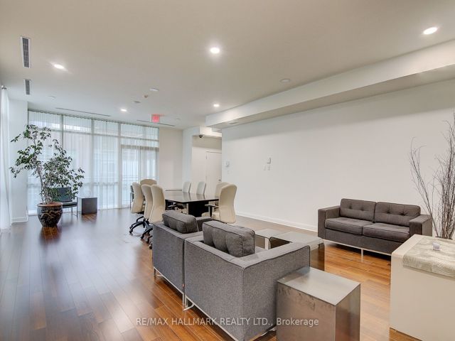 727 - 112 George St