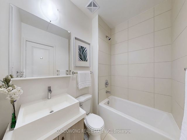 4407 - 1080 Bay St