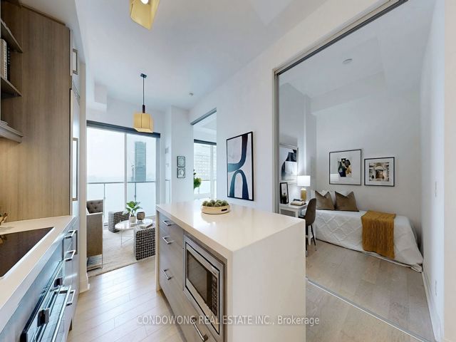 4407 - 1080 Bay St