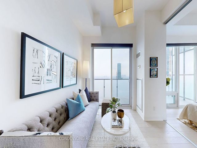 4407 - 1080 Bay St
