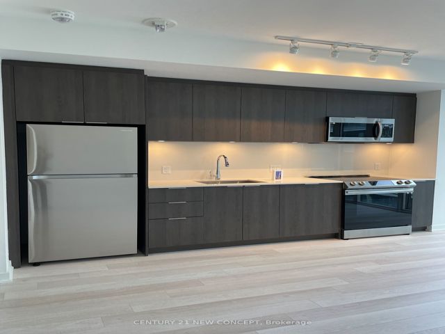 2904 - 357 King St W