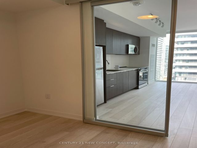 2904 - 357 King St W