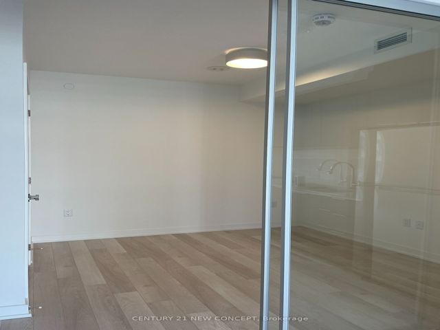 2904 - 357 King St W