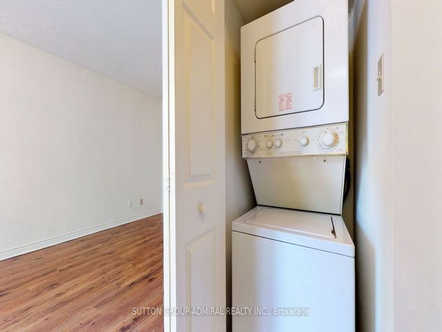 2807 - 736 Bay St