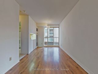 2807 - 736 Bay St