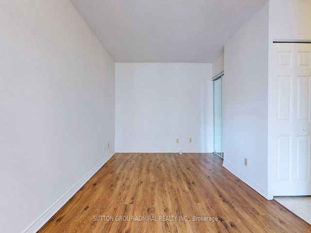 2807 - 736 Bay St