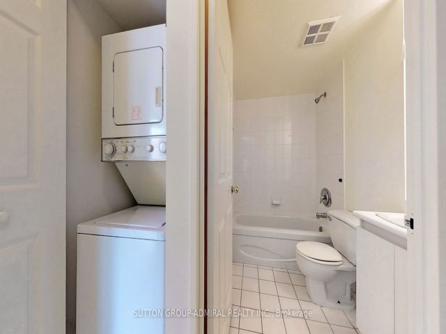 2807 - 736 Bay St
