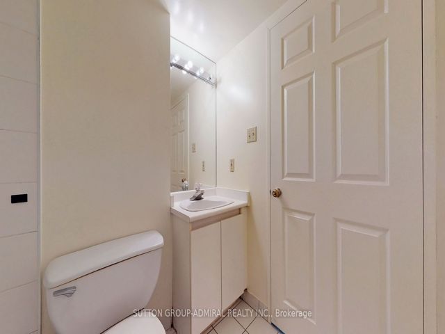 2807 - 736 Bay St