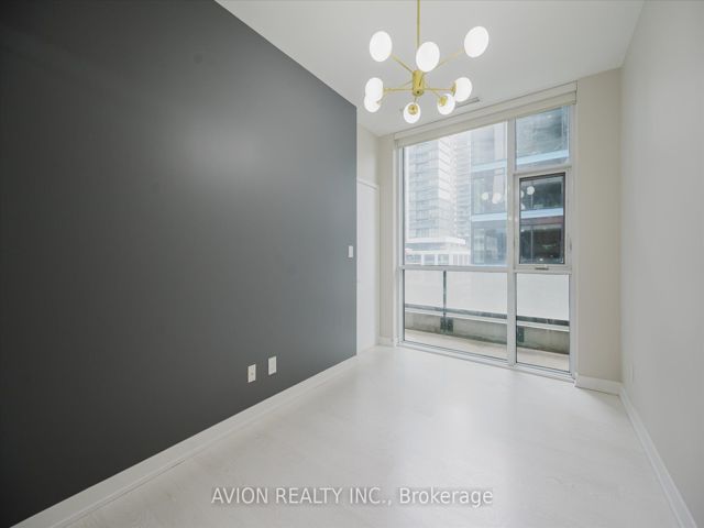 402 - 50 Ordnance St