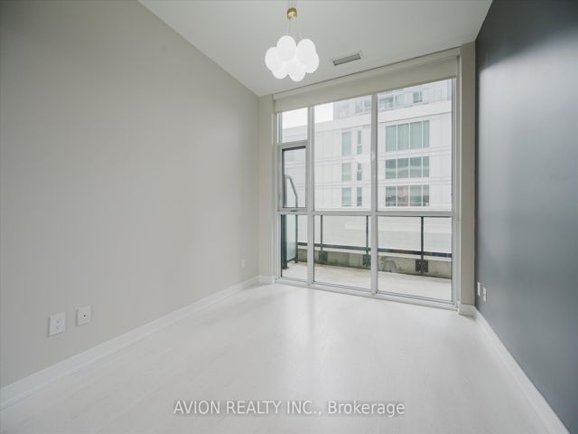 402 - 50 Ordnance St