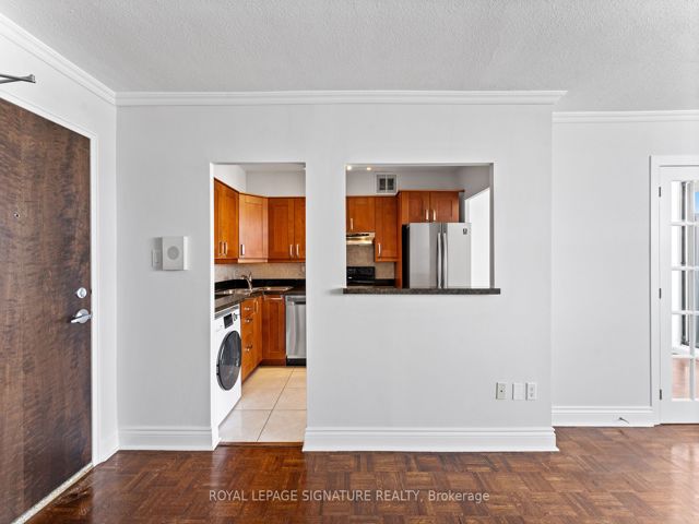 802 - 5949 Yonge St
