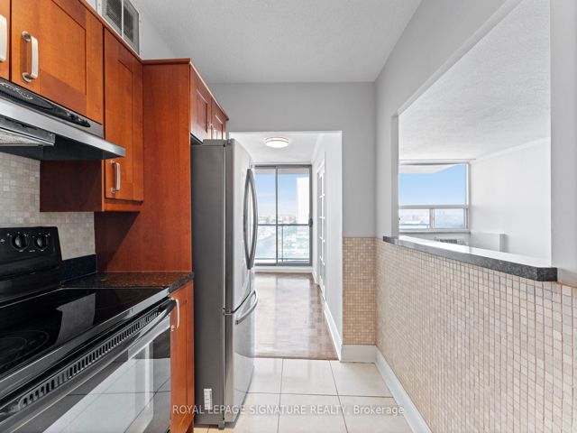 802 - 5949 Yonge St