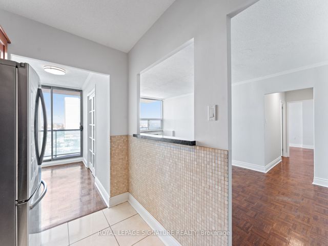 802 - 5949 Yonge St