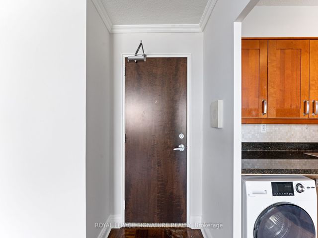802 - 5949 Yonge St