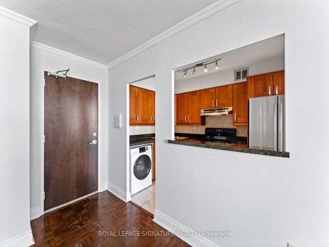 802 - 5949 Yonge St