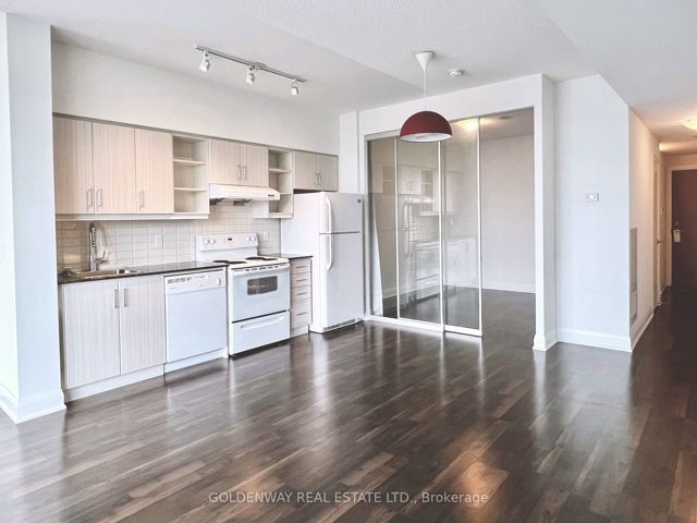 1516 - 160 Vanderhoof Ave