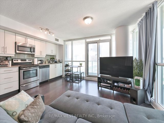 1504 - 33 Bay St