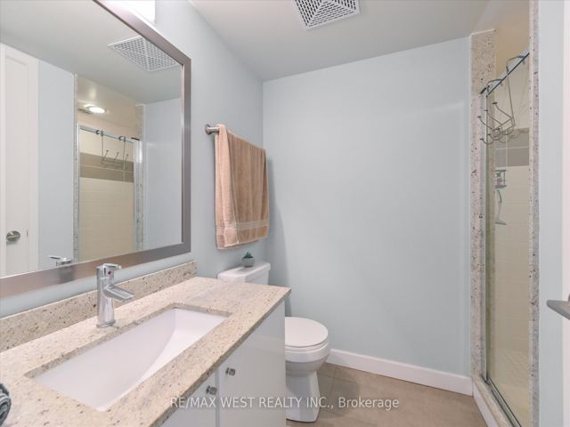 1504 - 33 Bay St