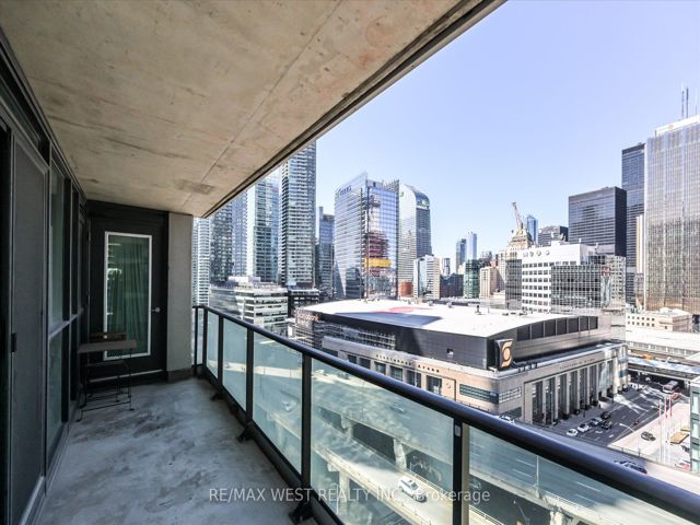1504 - 33 Bay St