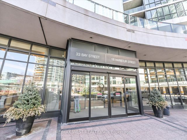 1504 - 33 Bay St