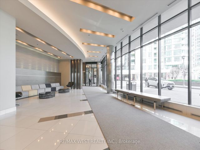 1504 - 33 Bay St
