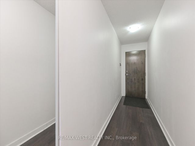 1504 - 33 Bay St