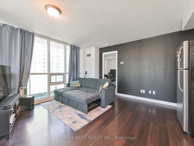1504 - 33 Bay St
