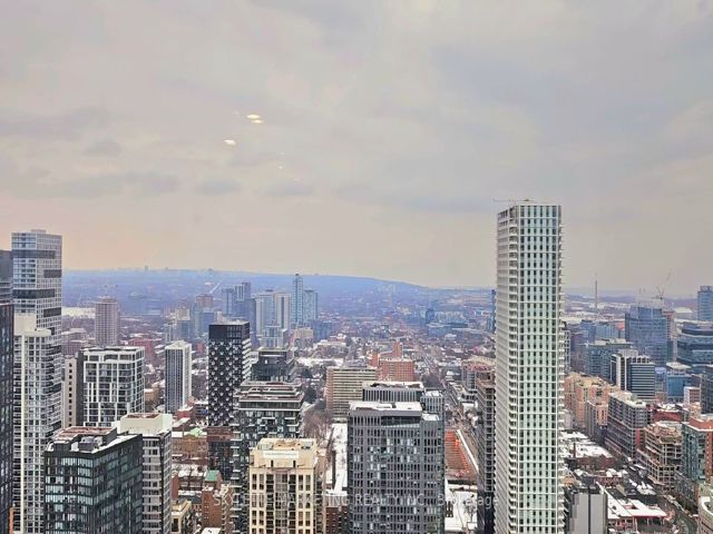 4204 - 197 Yonge St